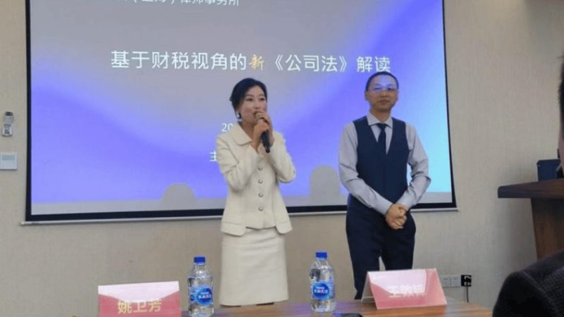 发明专利年费缴纳标准表通常包括以下内容：